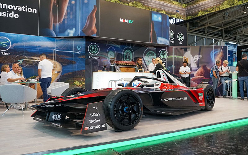 individueller-messestand-exxon-mobil-iaa-mobility-muenchen-1