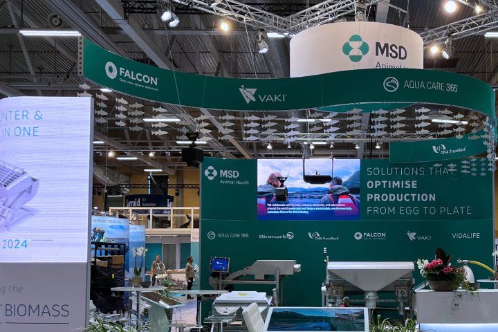 Exhibition of medical devices at a trade fair, with various devices and exhibition stands in the background