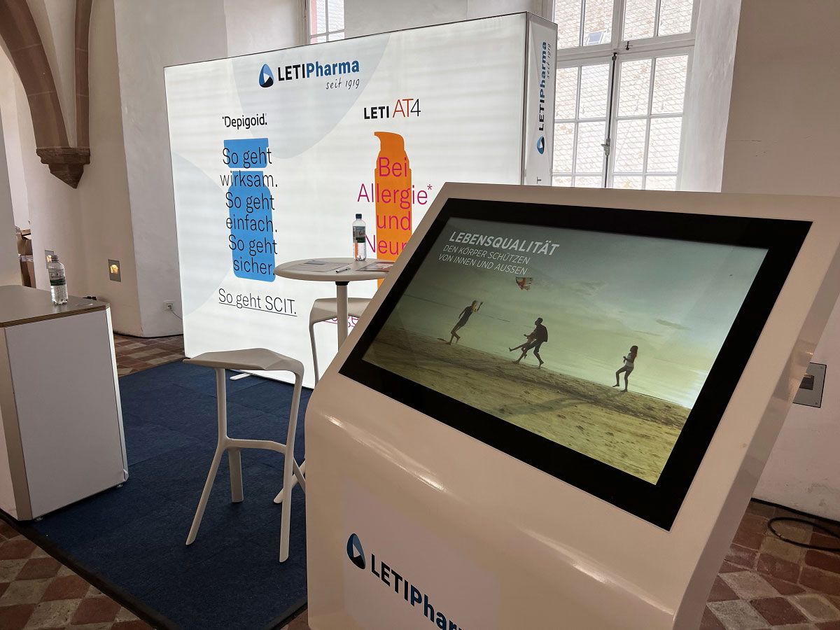 Digitale Tocuhsteele auf mobilen Messestand
