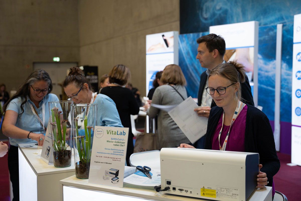 Standpersonal auf dem Messestand