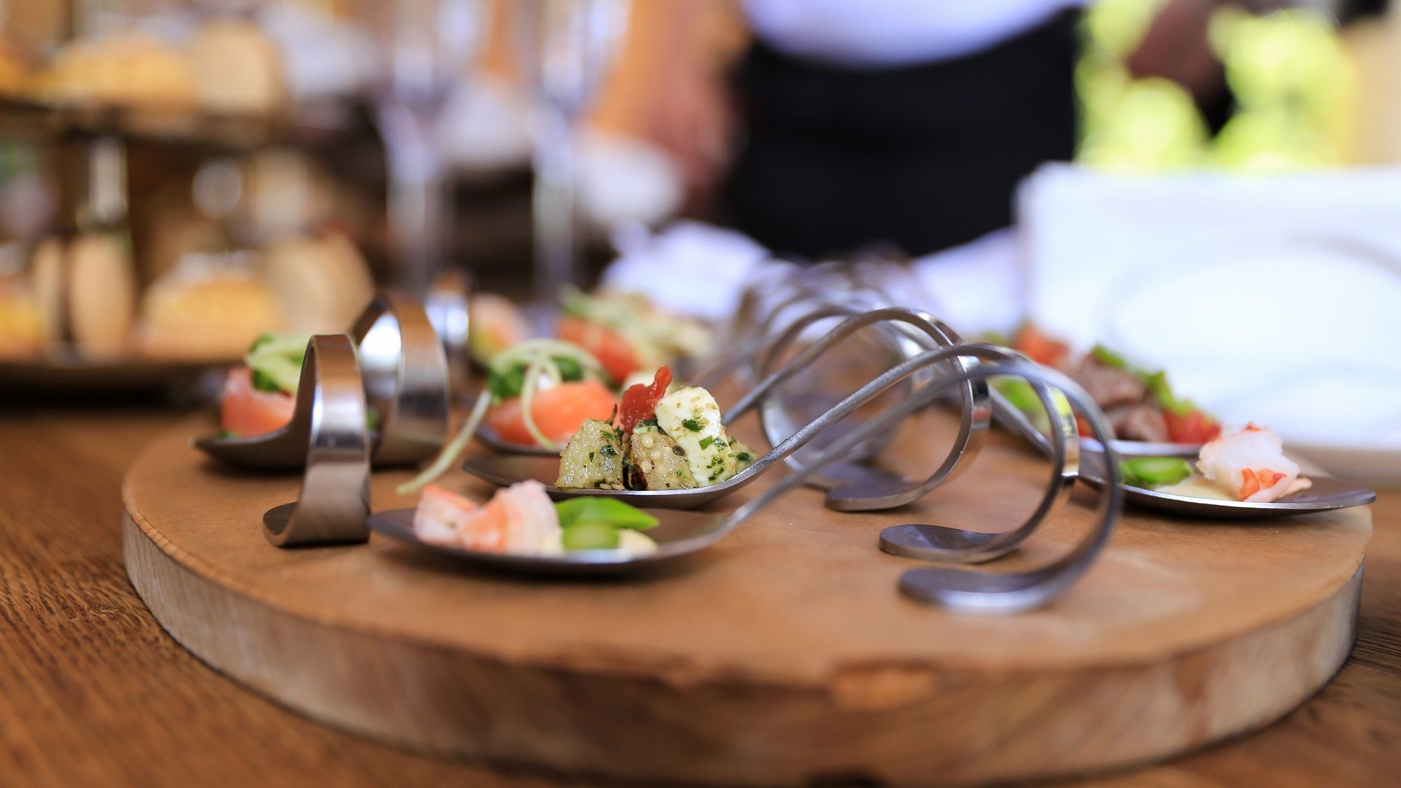 Messestand richtig bewerben - Catering am Messestand anbieten