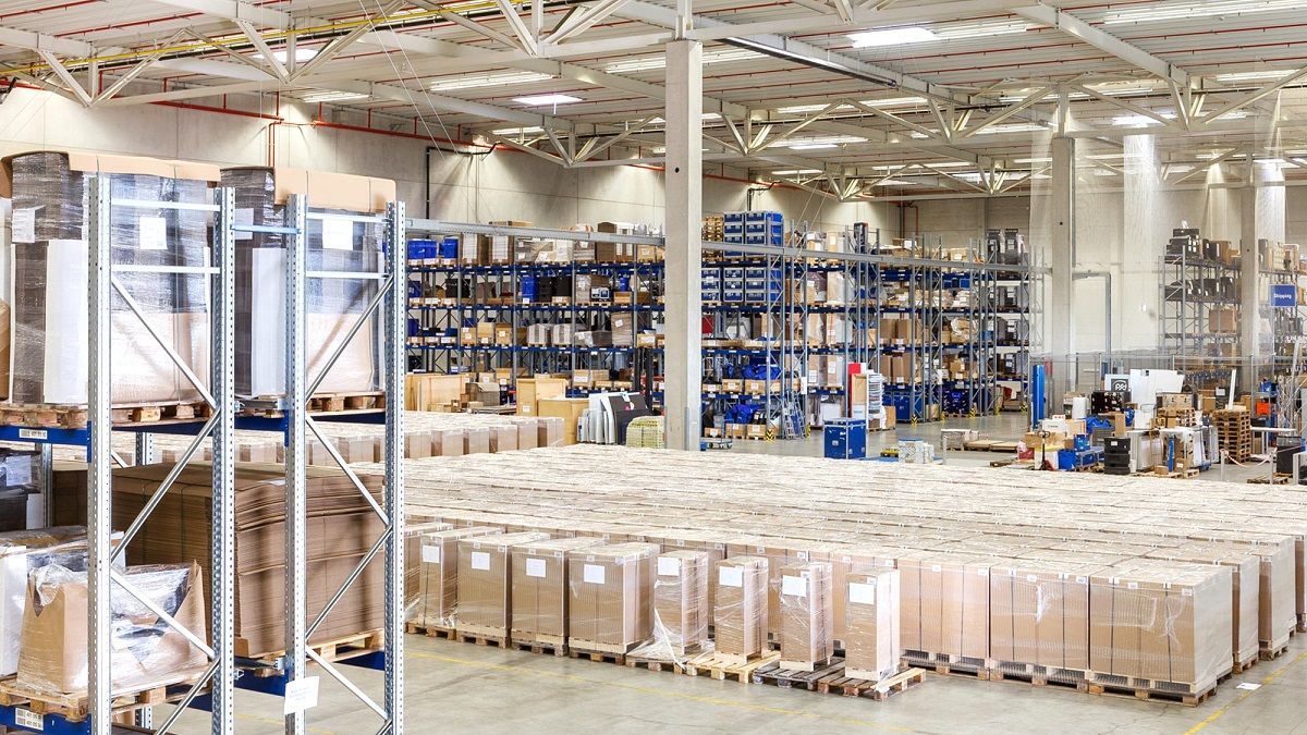 Add warehouse management to the rental stand