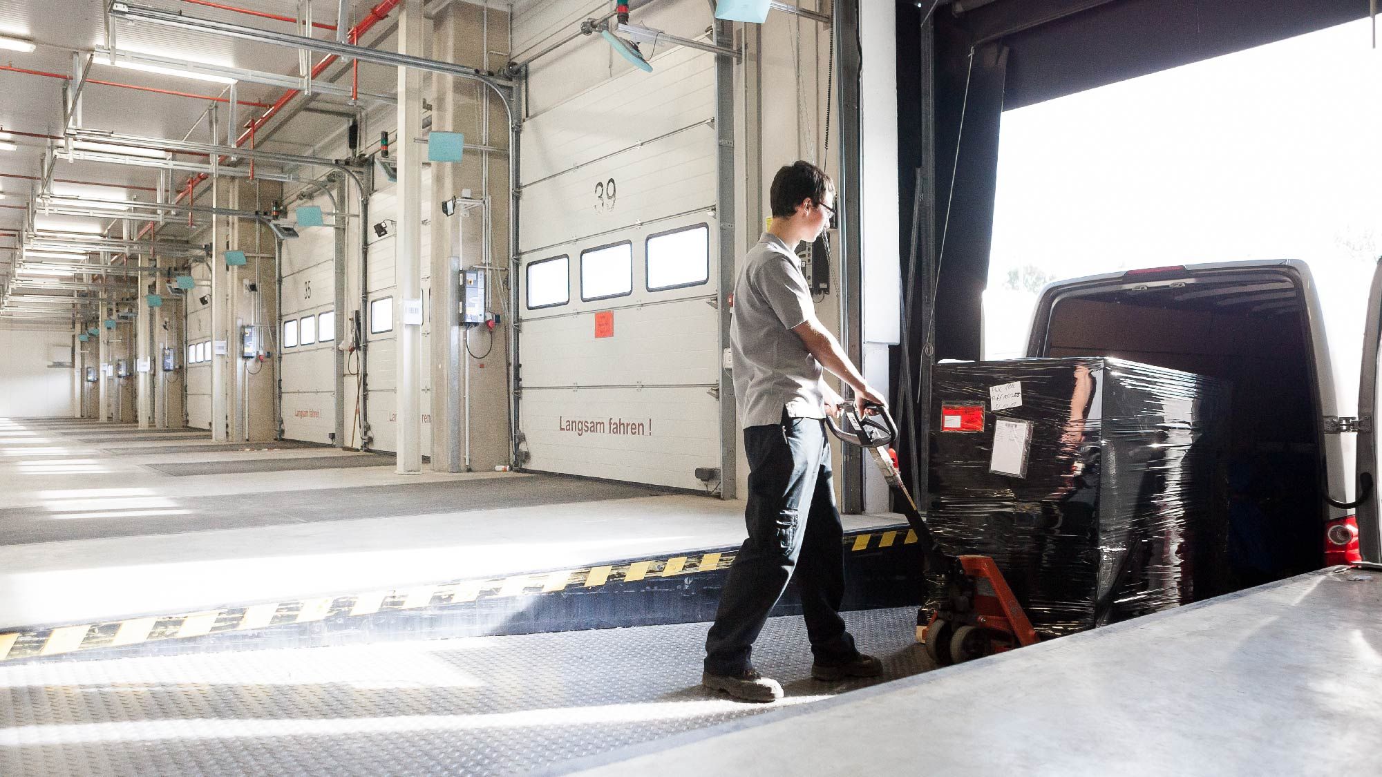 Logistik und Montage zu Ihrem Mietstand hinzubuchen