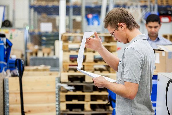 Efficient warehouse management with real-time inventory control